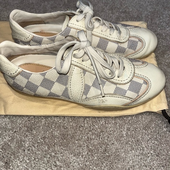 Authentic Vintage Louis Vuitton Damier Sneakers - Picture 4 of 5